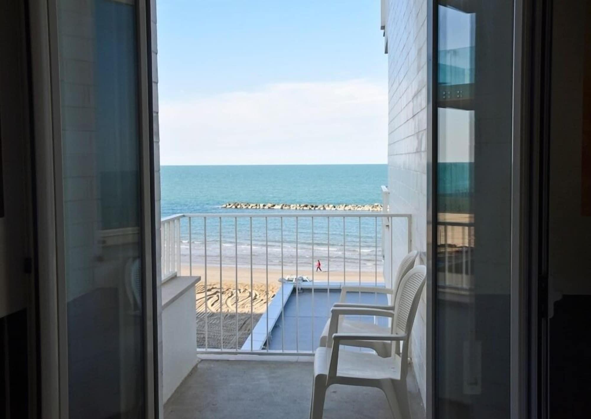 Hotel Alexander Museum Palace Pesaro Luaran gambar