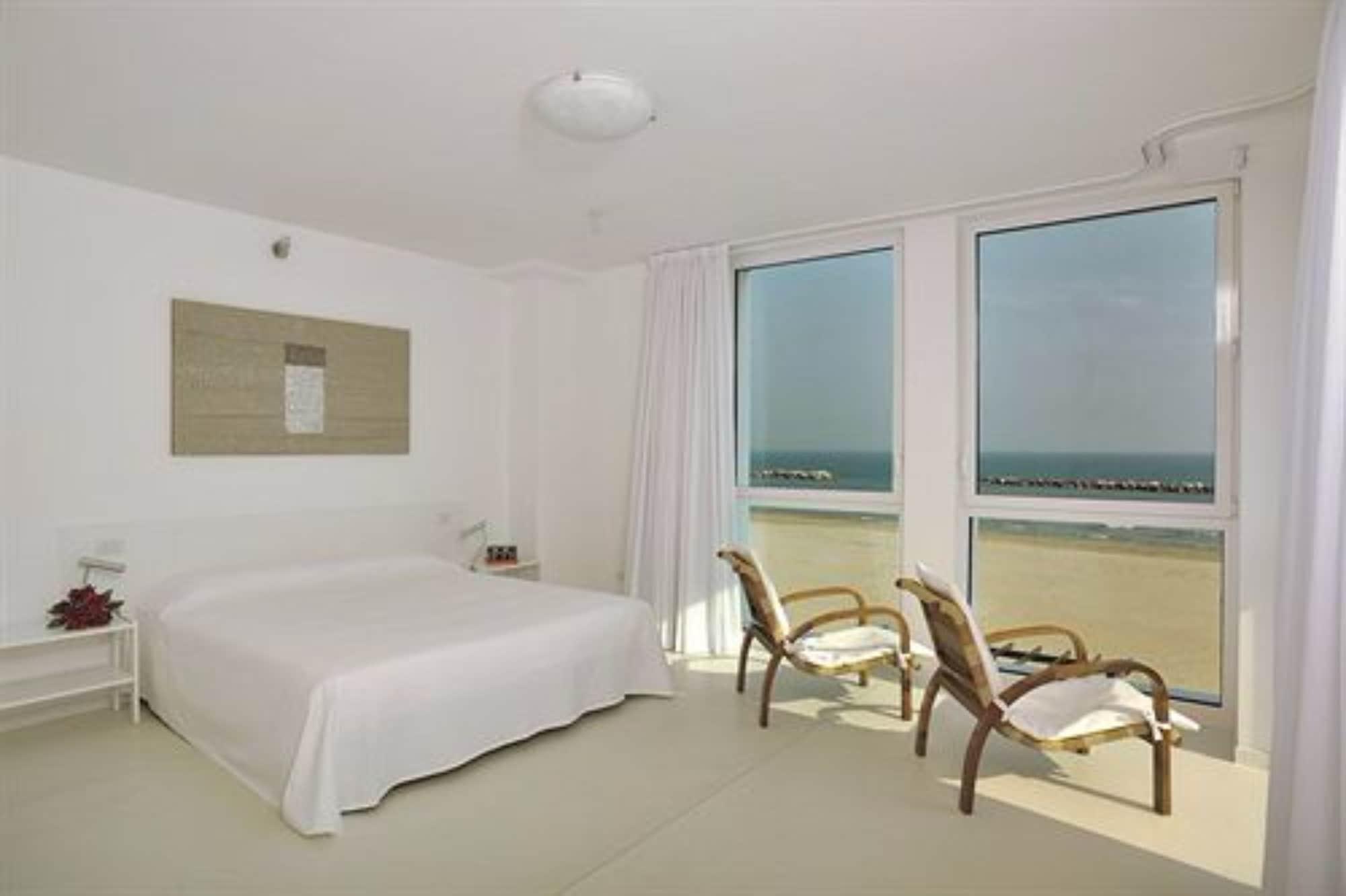 Hotel Alexander Museum Palace Pesaro Luaran gambar